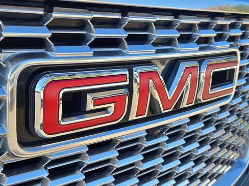 Used 2021 GMC Yukon Denali image 4