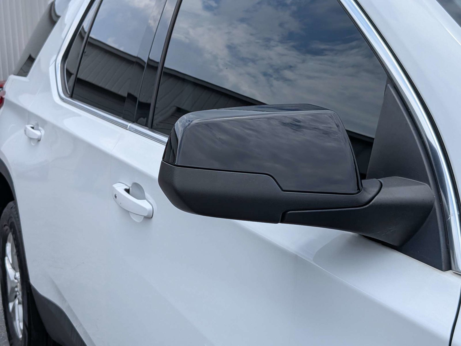 Used 2021 Chevrolet Traverse LS FWD image 12