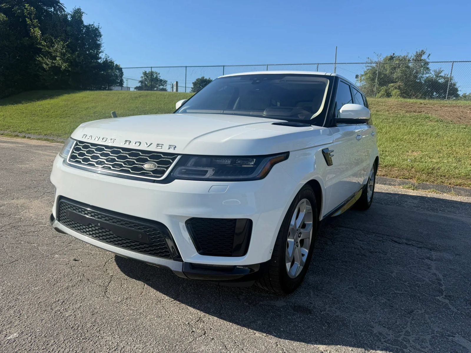 Used 2018 Land Rover Range Rover Sport HSE AWD/4WD image 2