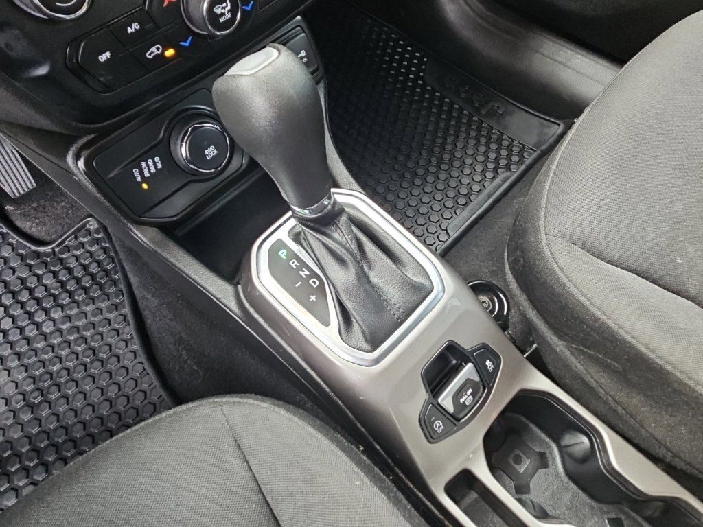 Used 2022 Jeep Renegade Latitude w/ Convenience Group AWD/4WD image 25