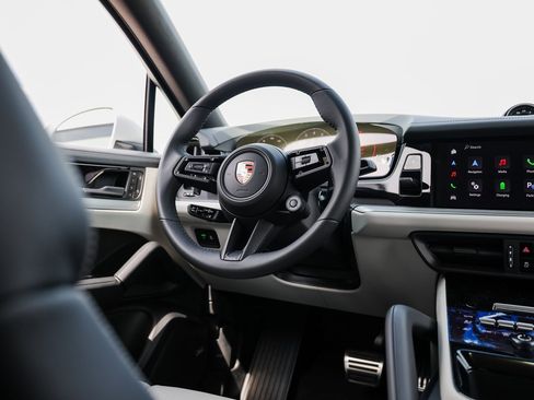 New 2025 Porsche Cayenne S image 25