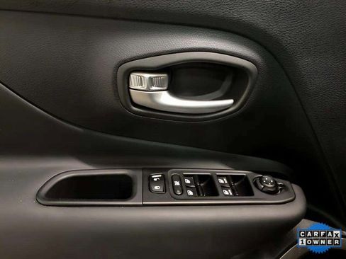 Used 2022 Jeep Renegade Latitude image 30