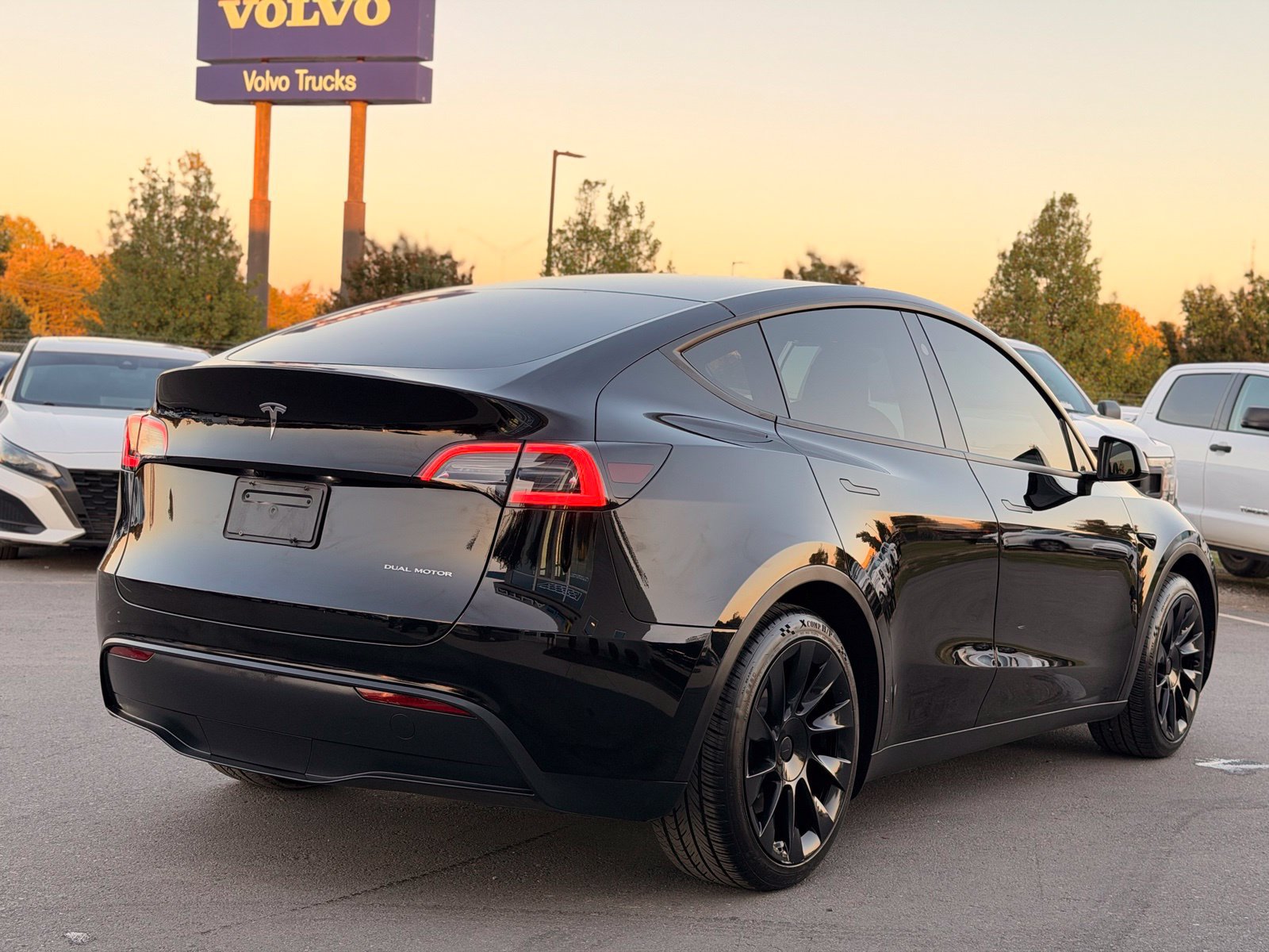 Used 2024 Tesla Model Y Long Range AWD/4WD image 7