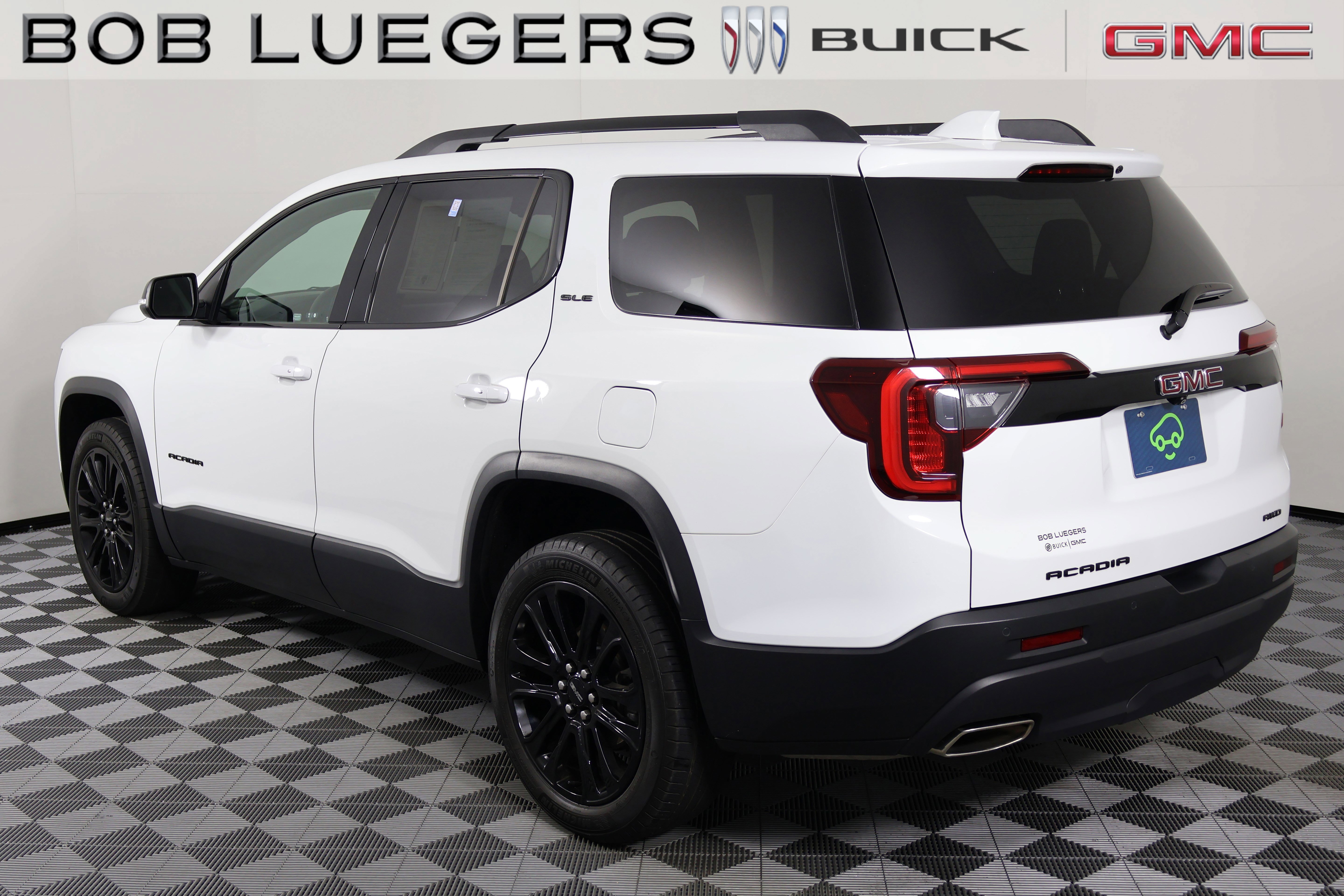 Certified 2023 GMC Acadia SLE w/ Driver Convenience Package AWD/4WD image 4