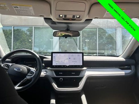 Used 2025 Ford Explorer Active AWD/4WD image 21