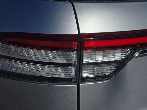 Used 2022 Lincoln Aviator Reserve w/ Equipment Group 201A image 10