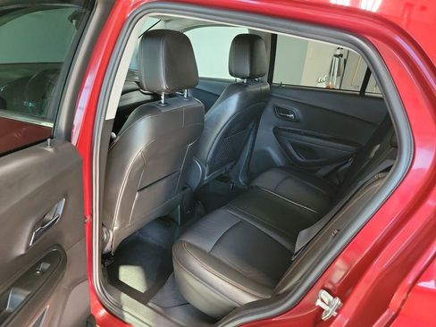 Used 2018 Chevrolet Trax LT w/ LT Convenience Package image 5