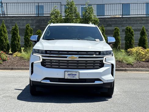 Used 2023 Chevrolet Suburban Premier AWD/4WD image 3