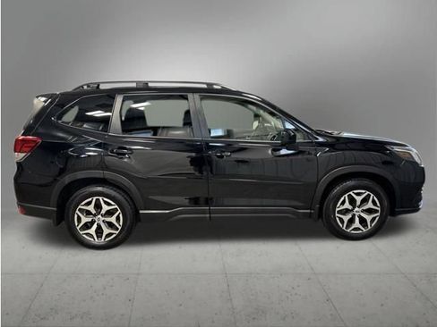 Used 2023 Subaru Forester Premium AWD/4WD image 6