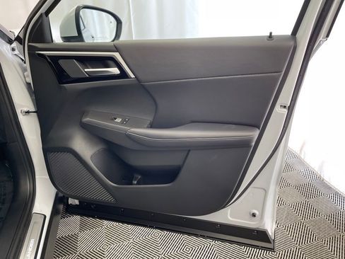 New 2025 Mitsubishi Outlander SE image 30