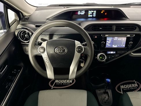 Used 2016 Toyota Prius C Two image 19