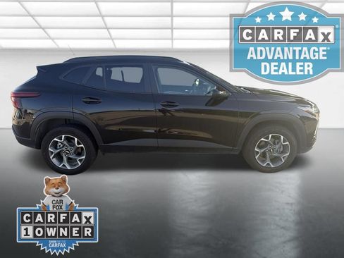 Certified 2025 Chevrolet Trax LT FWD image 2