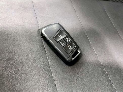 Used 2024 Volkswagen Taos SE image 13