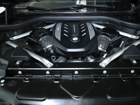 Used 2021 BMW X7 M50i image 38