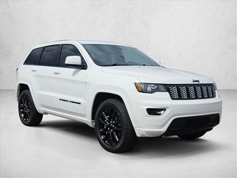 Used 2022 Jeep Grand Cherokee Laredo X image 3
