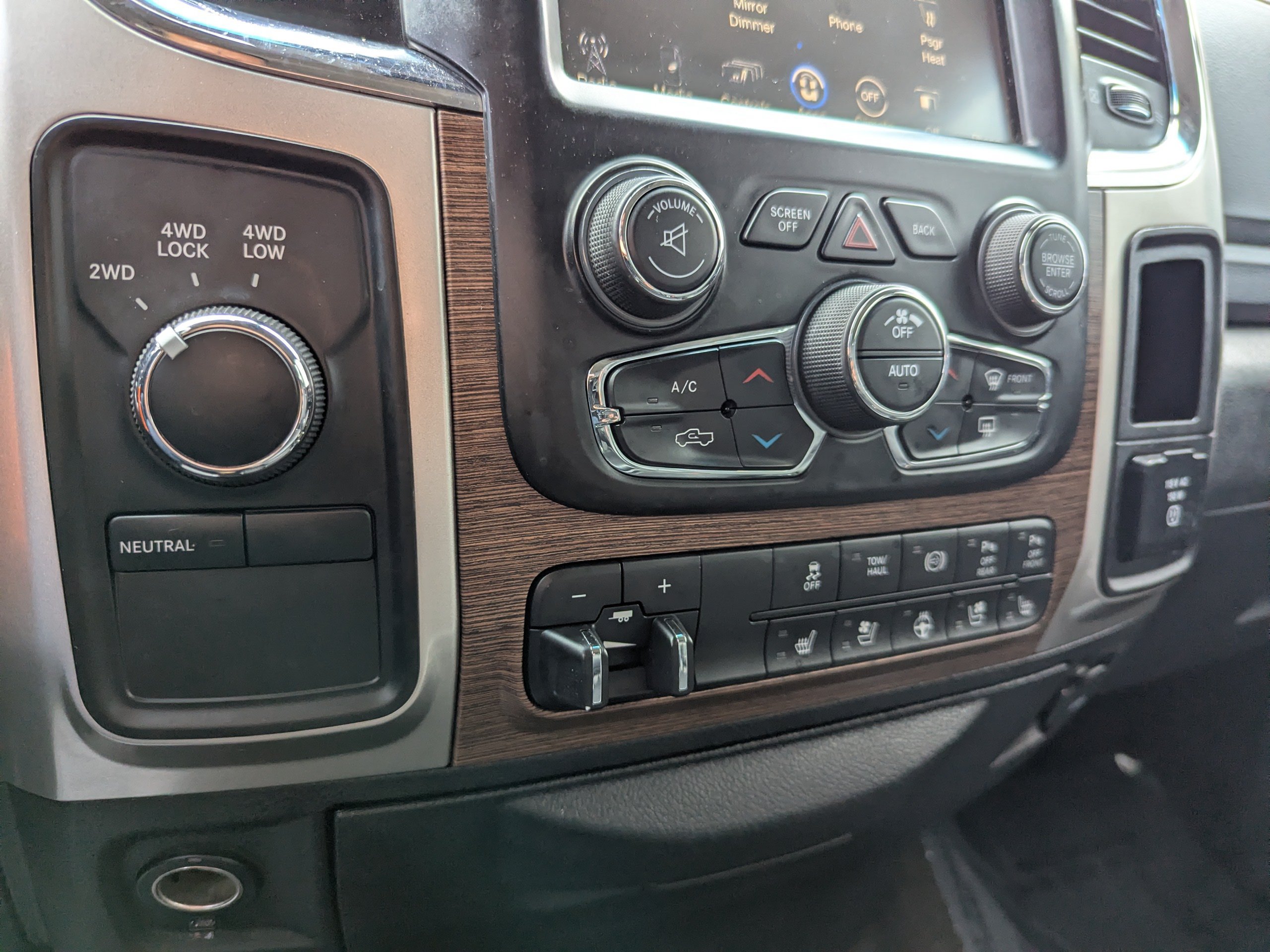 Used 2017 RAM 2500 Laramie AWD/4WD image 23