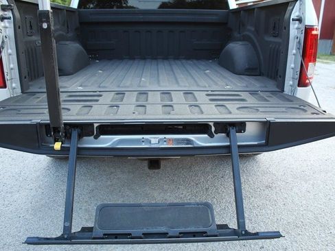 Used 2017 Ford F150 XLT w/ Equipment Group 302A Luxury RWD image 10