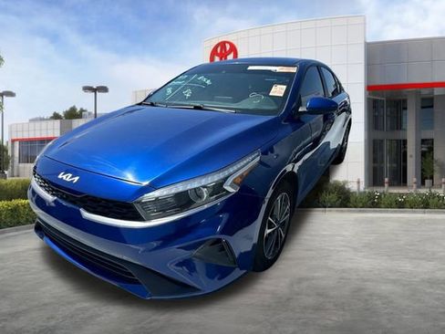 Used 2022 Kia Forte LXS FWD image 3