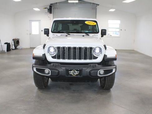 Used 2024 Jeep Wrangler Sahara image 22