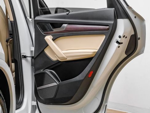 Used 2021 Audi Q5 Prestige w/ Prestige Package image 45