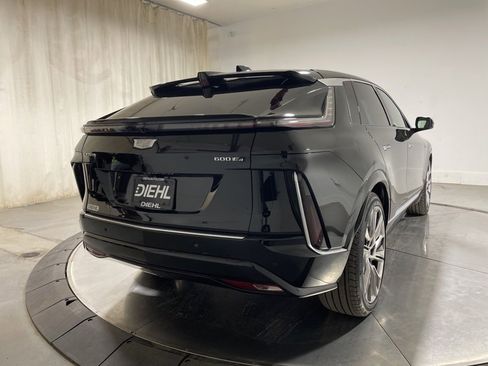 Used 2024 Cadillac Lyriq Luxury image 7