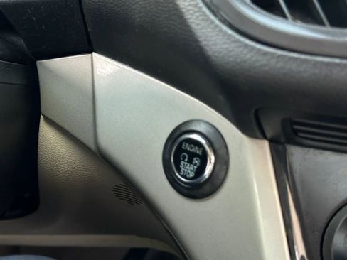 Used 2013 Ford C-MAX SEL FWD image 36