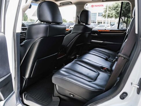 Used 2021 Lexus LX 570 4WD w/ Luxury Package image 38