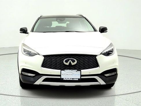 Used 2018 INFINITI QX30 Premium w/ Technology Package AWD/4WD image 2