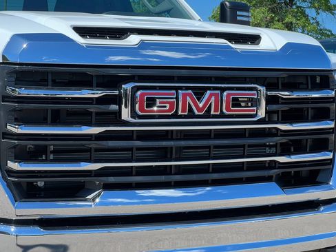 New 2026 GMC Sierra 2500 SLE w/ SLE Value Package; AWD/4WD image 43