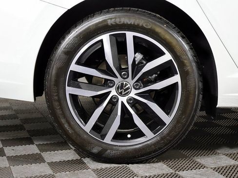 Used 2025 Volkswagen Jetta SE w/ Sunroof Package image 19