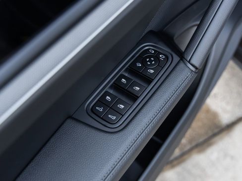 Certified 2026 Porsche Cayenne Coupe image 23