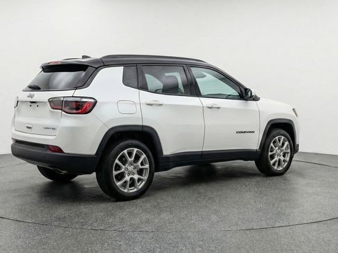 Used 2025 Jeep Compass Limited image 9