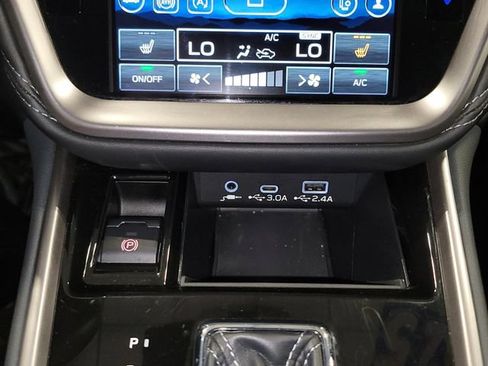 Used 2025 Subaru Outback Premium AWD/4WD image 31