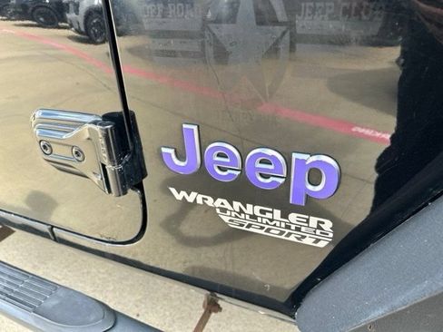 Used 2018 Jeep Wrangler Unlimited Sport S AWD/4WD image 15