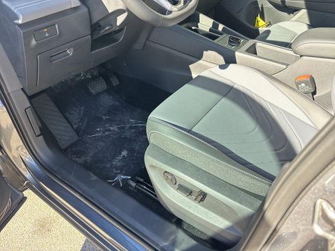 New 2026 Volkswagen Tiguan SE image 14