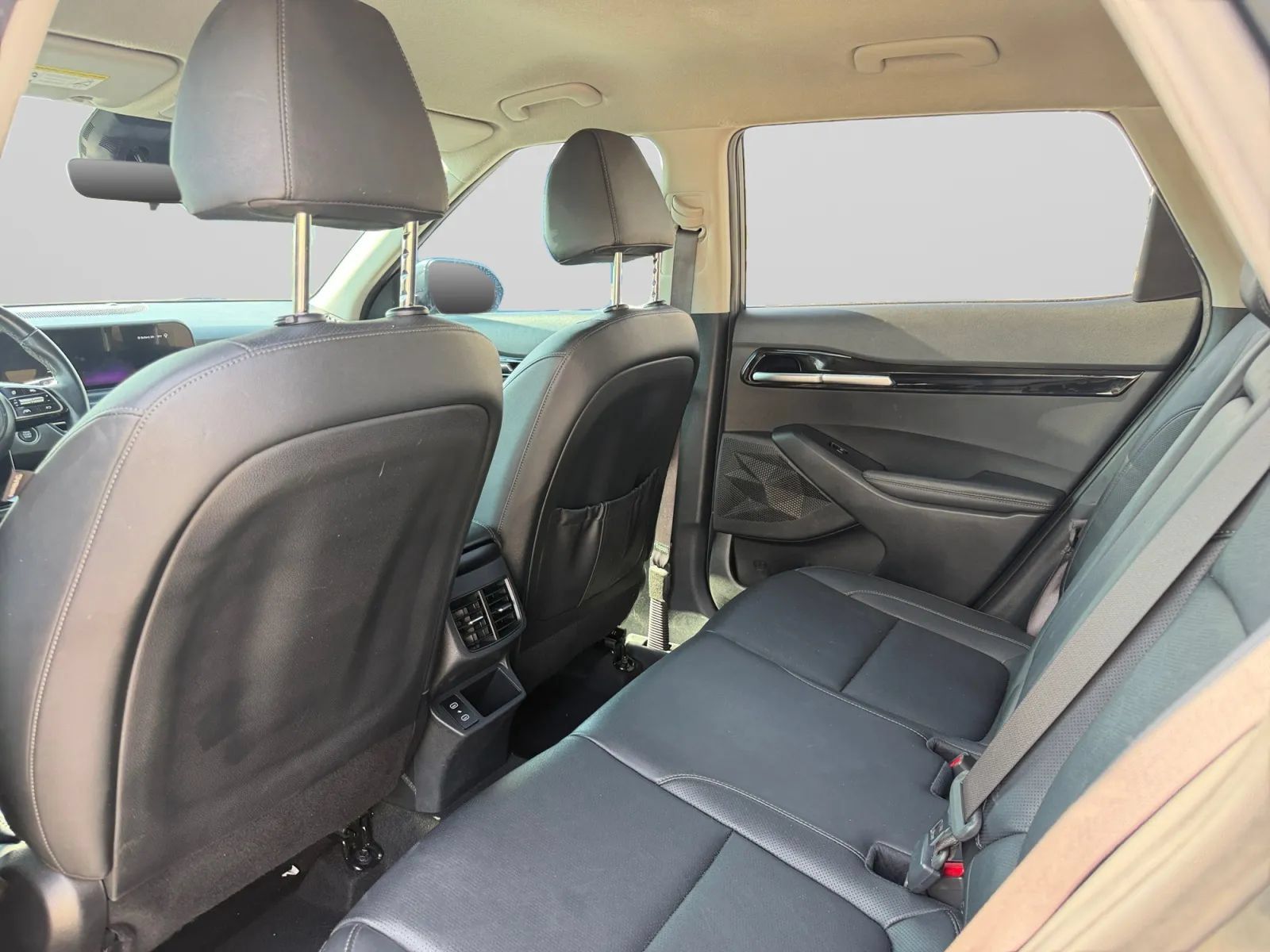 Used 2024 Kia Seltos EX FWD image 25