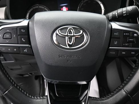 Used 2021 Toyota Highlander LE image 16