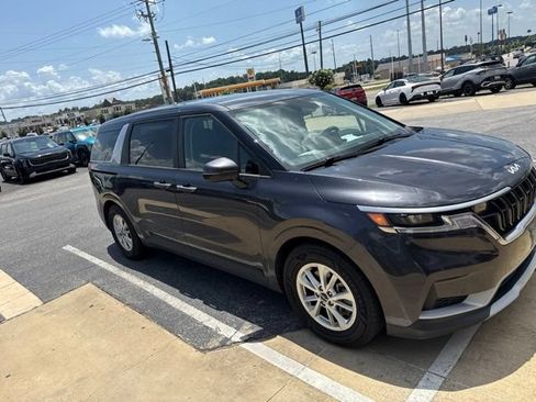 Used 2023 Kia Carnival LX FWD image 2