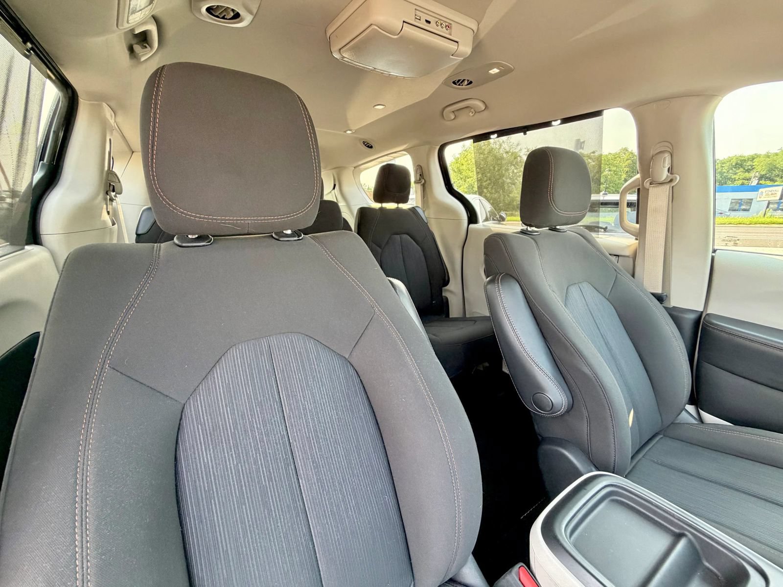 Used 2020 Chrysler Pacifica Touring w/ Tire & Wheel Group FWD image 38