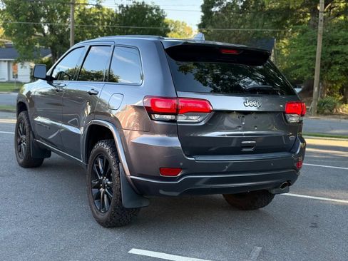 Used 2018 Jeep Grand Cherokee Altitude AWD/4WD image 4
