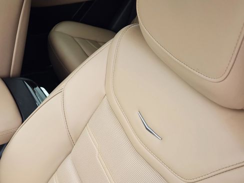 Used 2021 Cadillac XT5 Premium Luxury w/ Platinum Package FWD image 18
