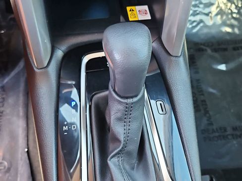 Used 2022 Toyota Corolla Cross XLE w/ Convenience Package FWD image 34