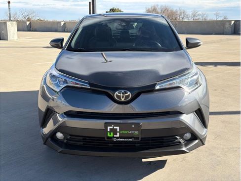 Used 2018 Toyota C-HR XLE image 2