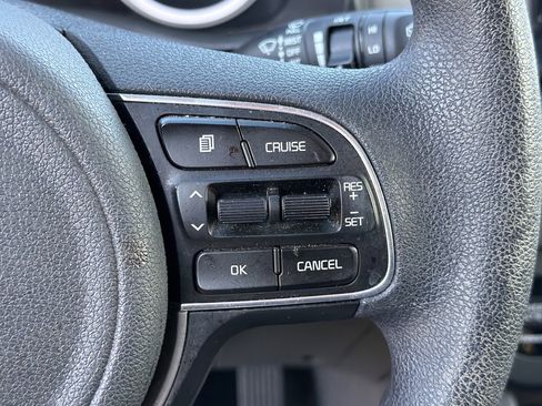 Used 2018 Kia Niro LX image 28