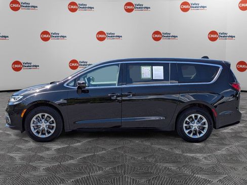 Used 2024 Chrysler Pacifica Touring-L AWD/4WD image 8