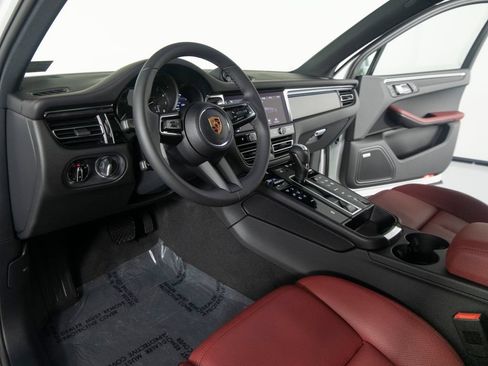 Certified 2025 Porsche 911 Carrera RWD image 96