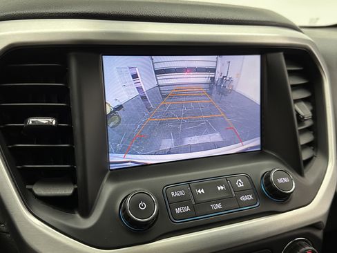 Used 2017 GMC Acadia SLE image 10