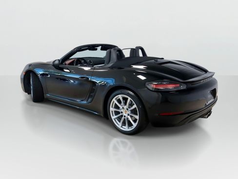 Used 2017 Porsche 718 Boxster RWD image 3