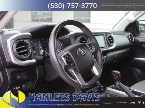 Used 2022 Toyota Tacoma SR5 RWD image 11