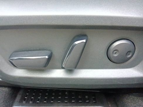 Used 2023 Nissan Rogue SV image 16